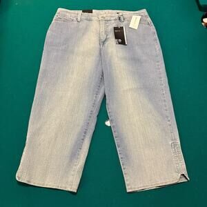 Style & Co Denim Capri Jeans Women’s 12 Light Wash Mid Rise Tummy Control NWT
